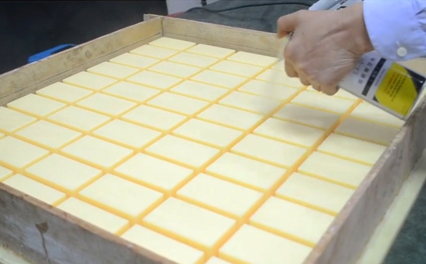 模具硅橡膠操作為什么要用脫模劑？